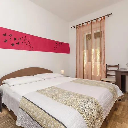 Arne Appartement *